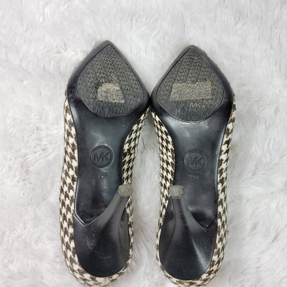Michael Kors | Houndstooth Heels - Picture 4 of 5